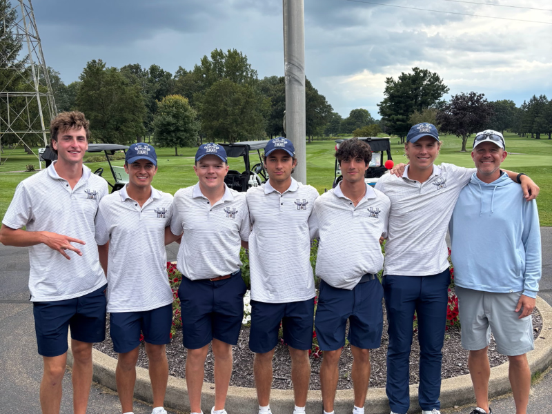 Image of the Hawks golf team